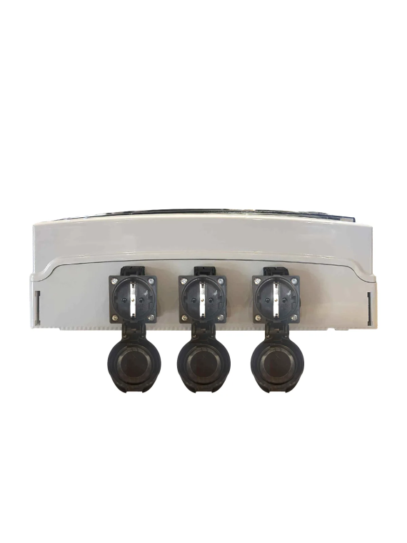 Three-phase 400V 16A reversing switch box with socket — vue 2
