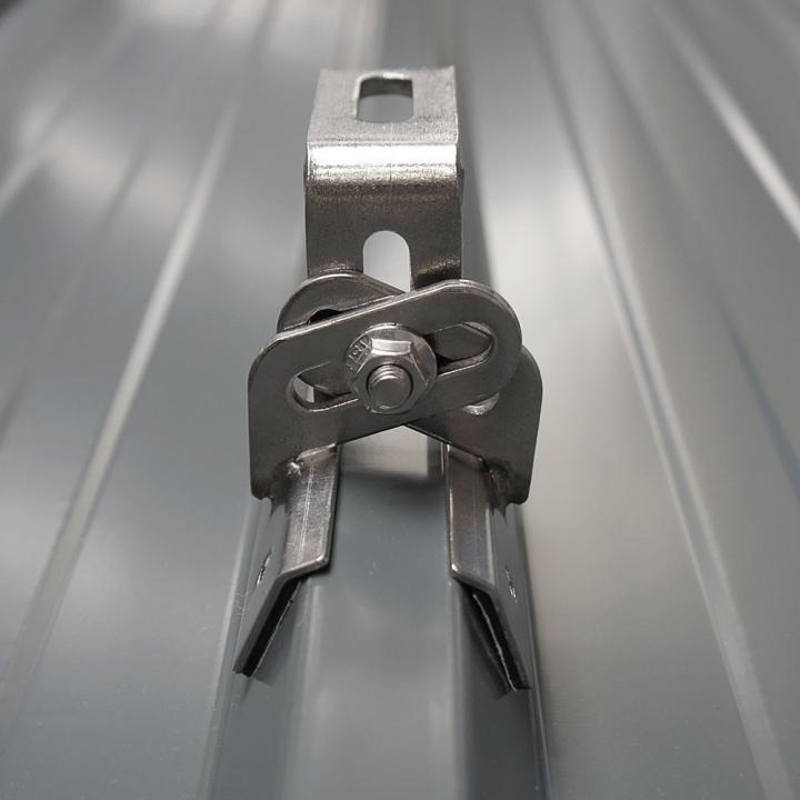 Gancho de sujeción para techo de chapa trapezoidal
